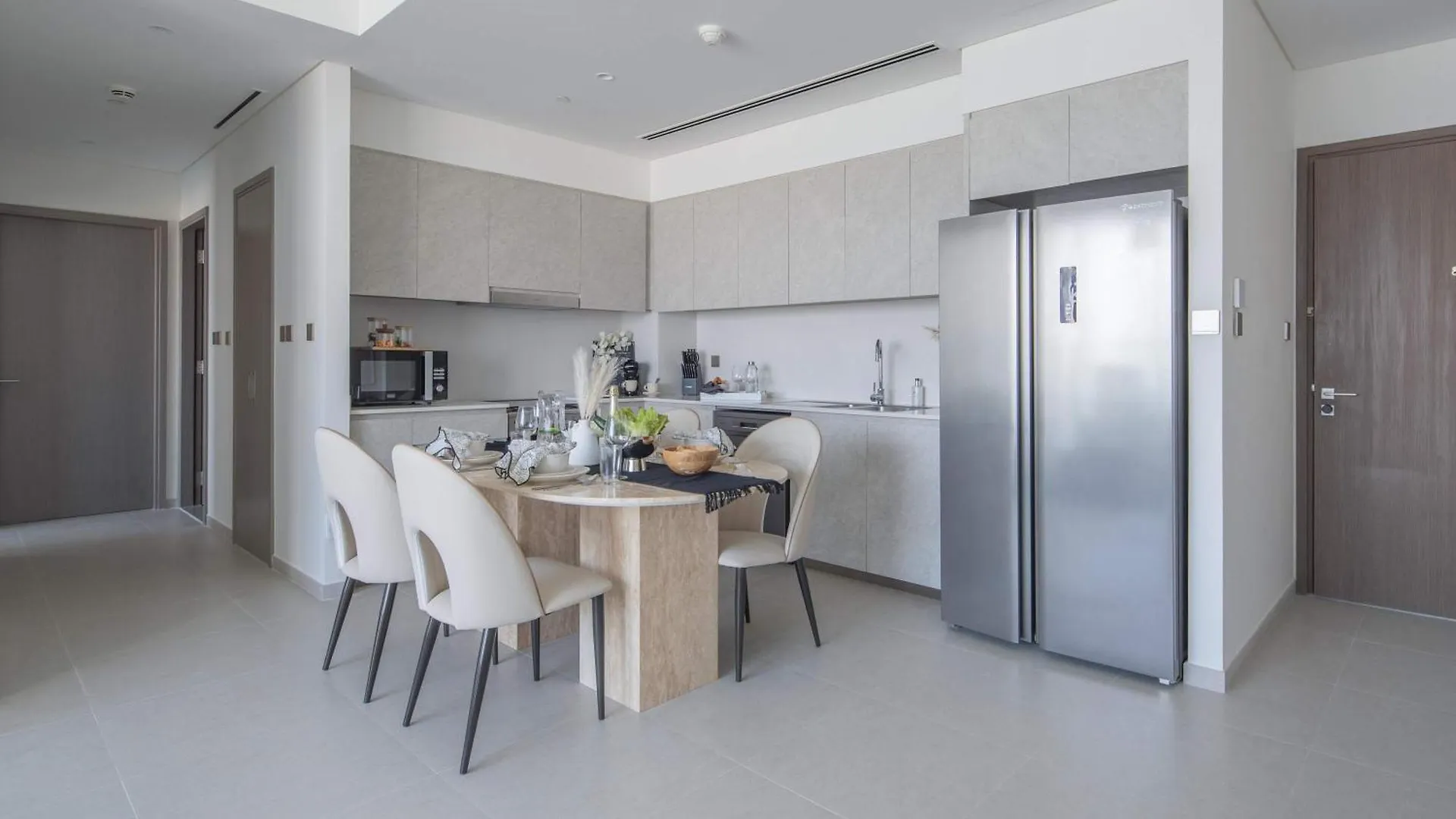 Frank Porter - Grande Signature Residences ドバイ アパート